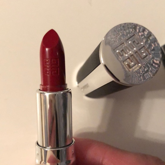 GIVENCHY Le Rouge Matte Lipstick 333 L’Interdit - Picture 2 of 9